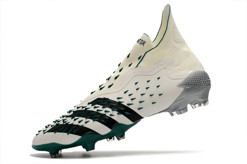 Chuteira Adidas Predator Freak +FG